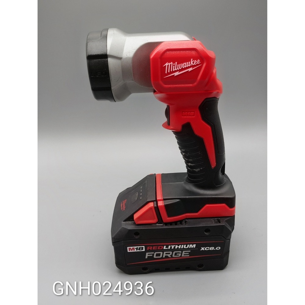 Milwaukee LED Work Light with M18 FORGE XC8.0 Battery OS
